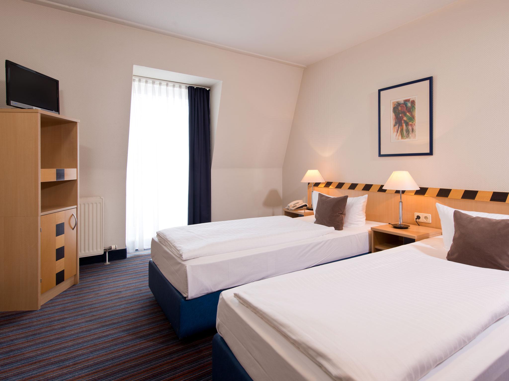 ACHAT Hotel Dresden Elbufer Exterior foto