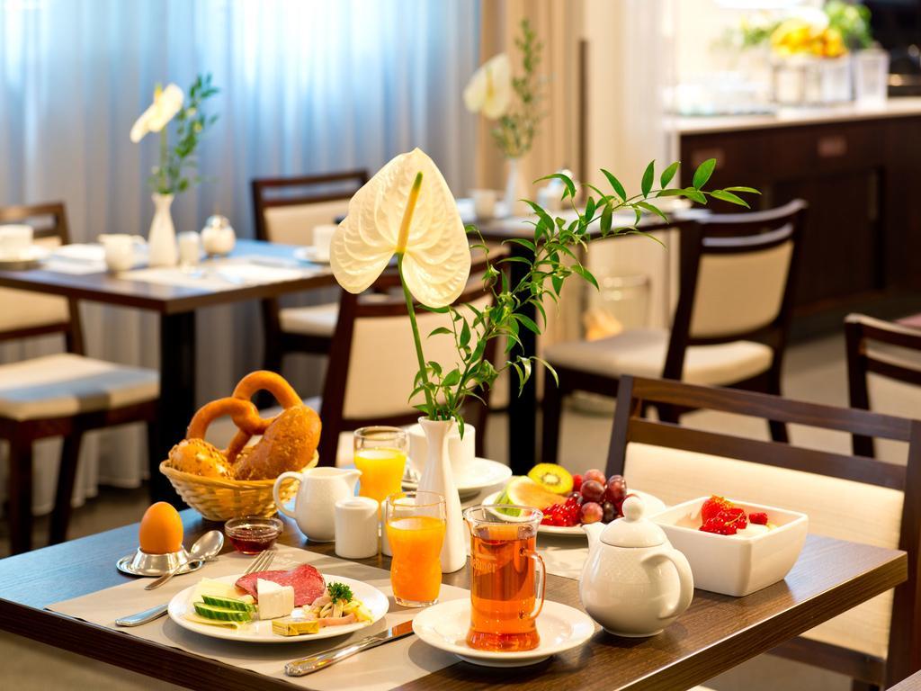 ACHAT Hotel Dresden Elbufer Exterior foto